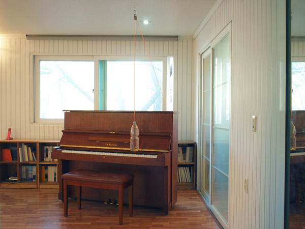 Door–cord–pulley–bottle–piano